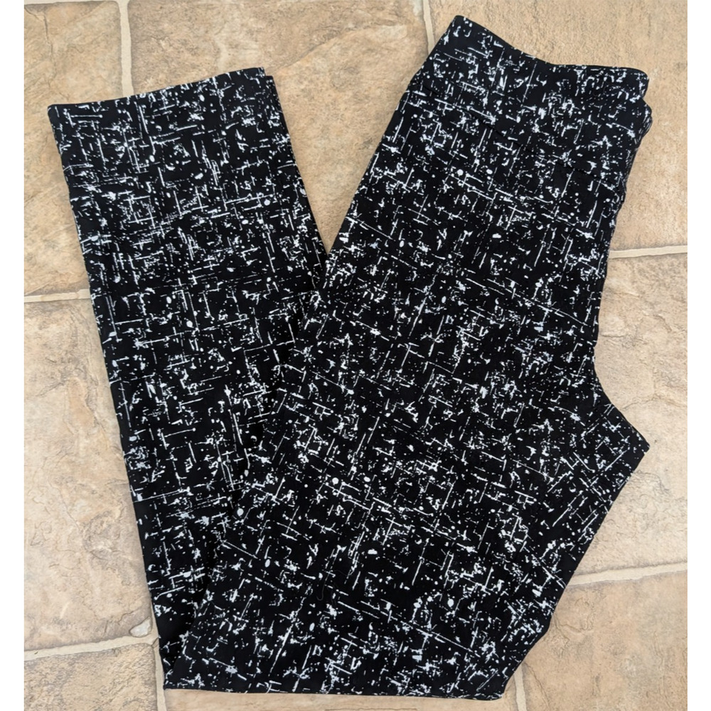 Nic+Zoe sz 2 Skinny Pants black & white printed design stretchy pull on 2122